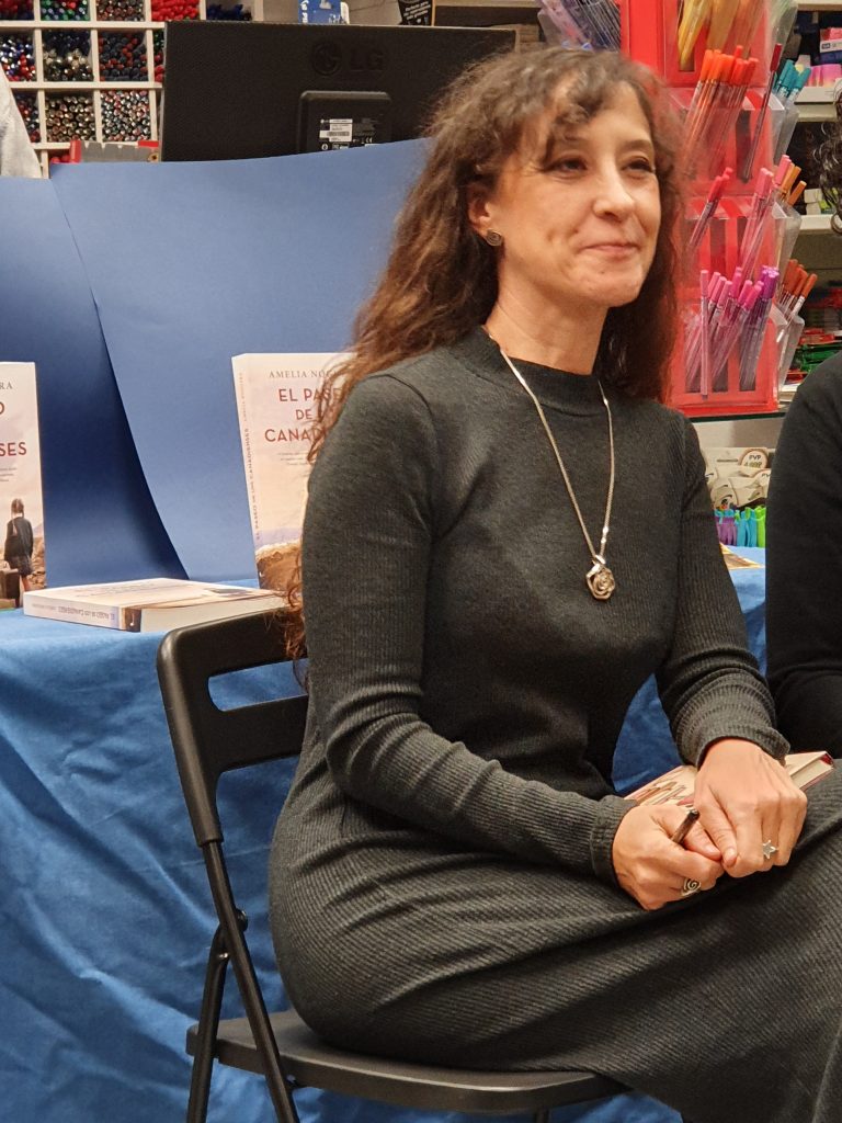 Amelia Noguera en Librería Compás